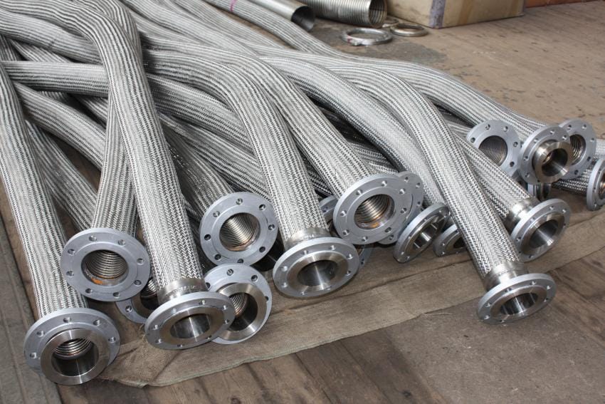 Manguera Corrugada AISI 316 de acero inoxidable para uso industrial en Perú - Grupo Acorsa