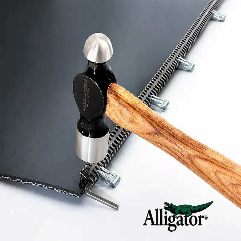 Herramienta de instalación Alligator utilizada para colocar grapas mecánicas en fajas transportadoras industriales de caucho.
